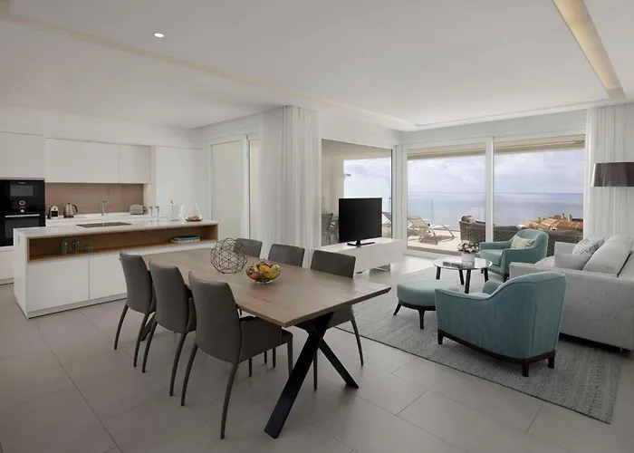 Deluxe Two-Bedroom Queen Suite