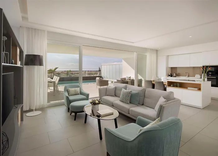 Deluxe Two-Bedroom Queen Suite