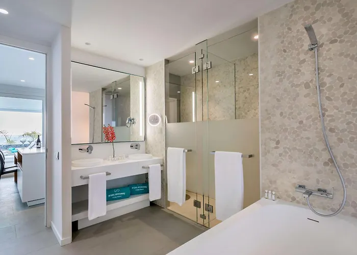 Deluxe Two-Bedroom Queen Suite